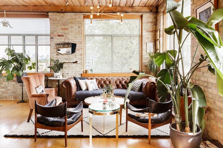 Authentic Loft in Stylish Parkdale